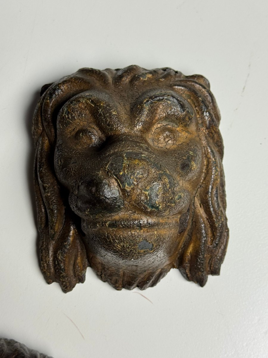 Set Of 3 Cast Iron Lion Heads-photo-3