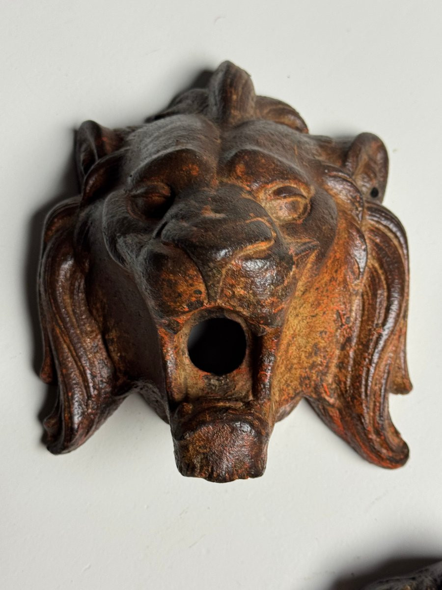 Set Of 3 Cast Iron Lion Heads-photo-4