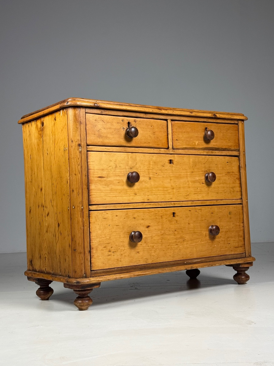 English Pine Chest Of Drawers, 19th Century