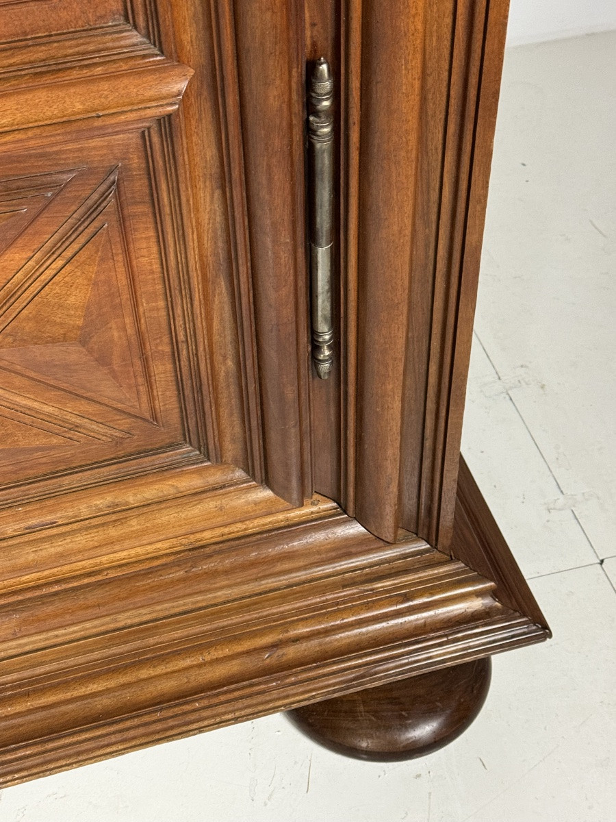 Burgundy Armoire vers 1700-photo-3