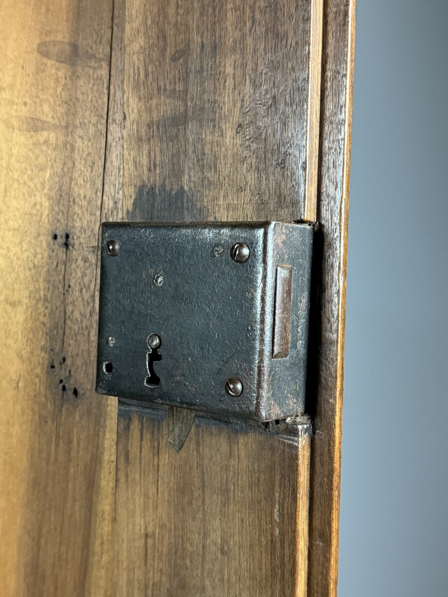 Burgundy Armoire vers 1700-photo-7