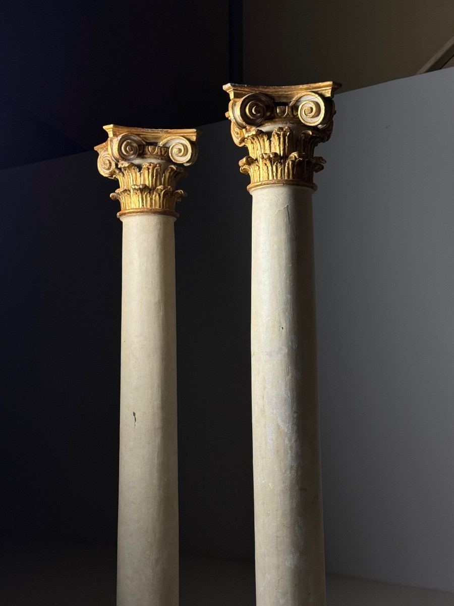 Colonnes du XVIIIe siècle avec chapiteaux dorés-photo-1