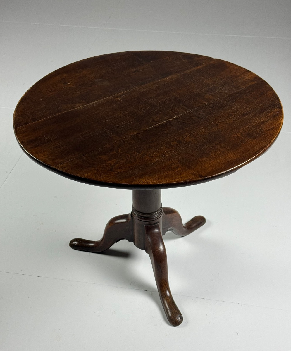 Tilting Tabletop In Antique English Oak