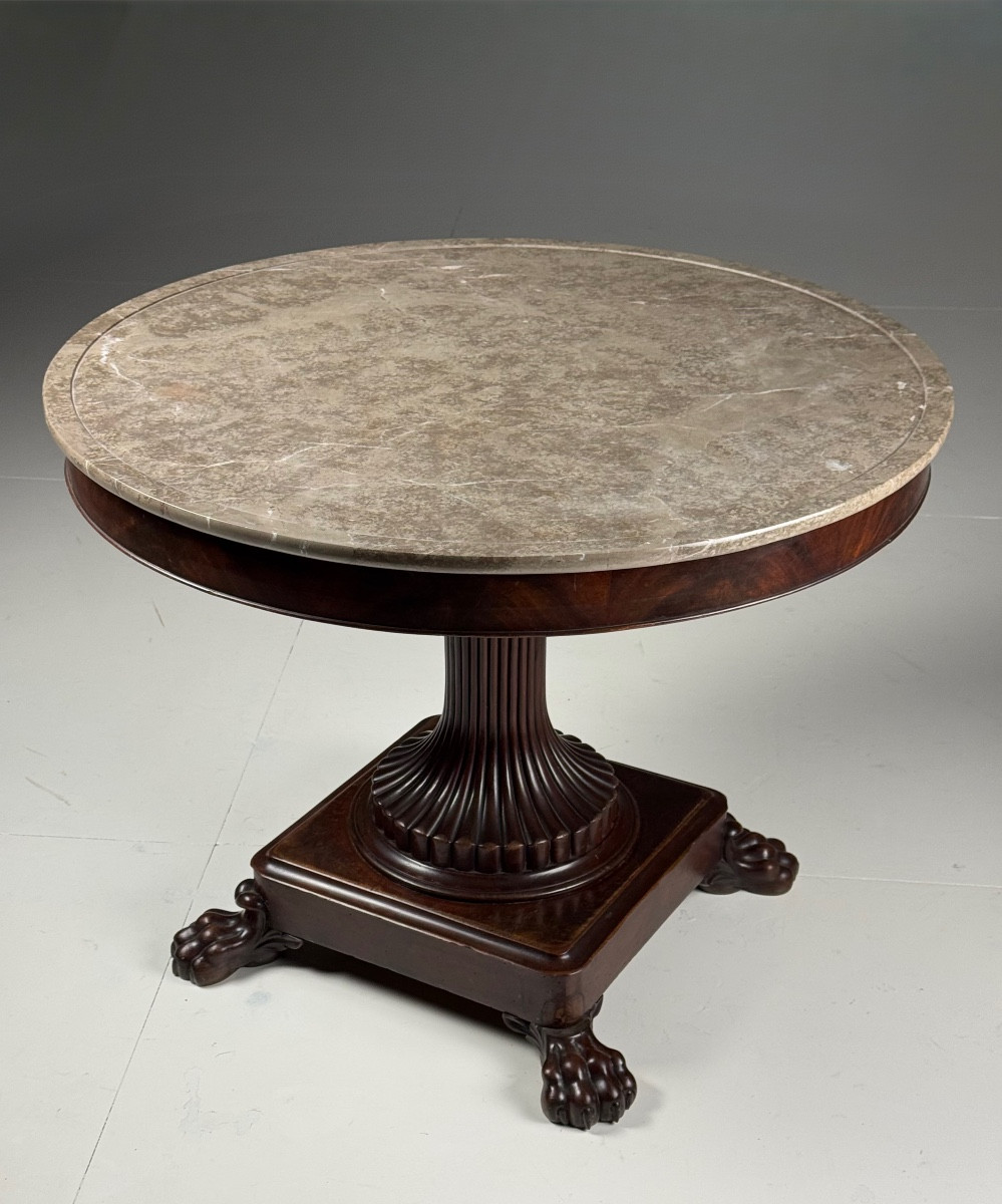 Table centrale en acajou, XIXe siècle