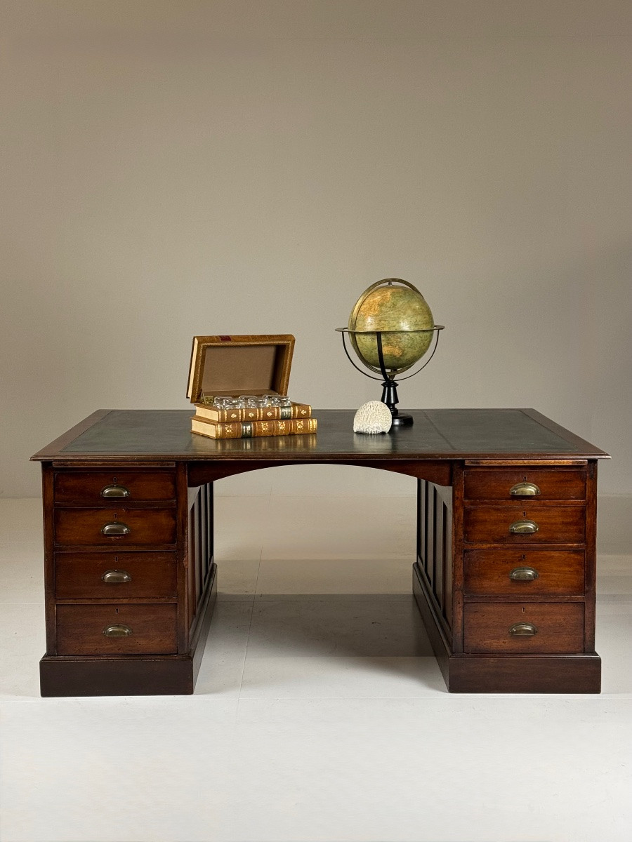 Classic English Desk, Circa 1900-photo-1