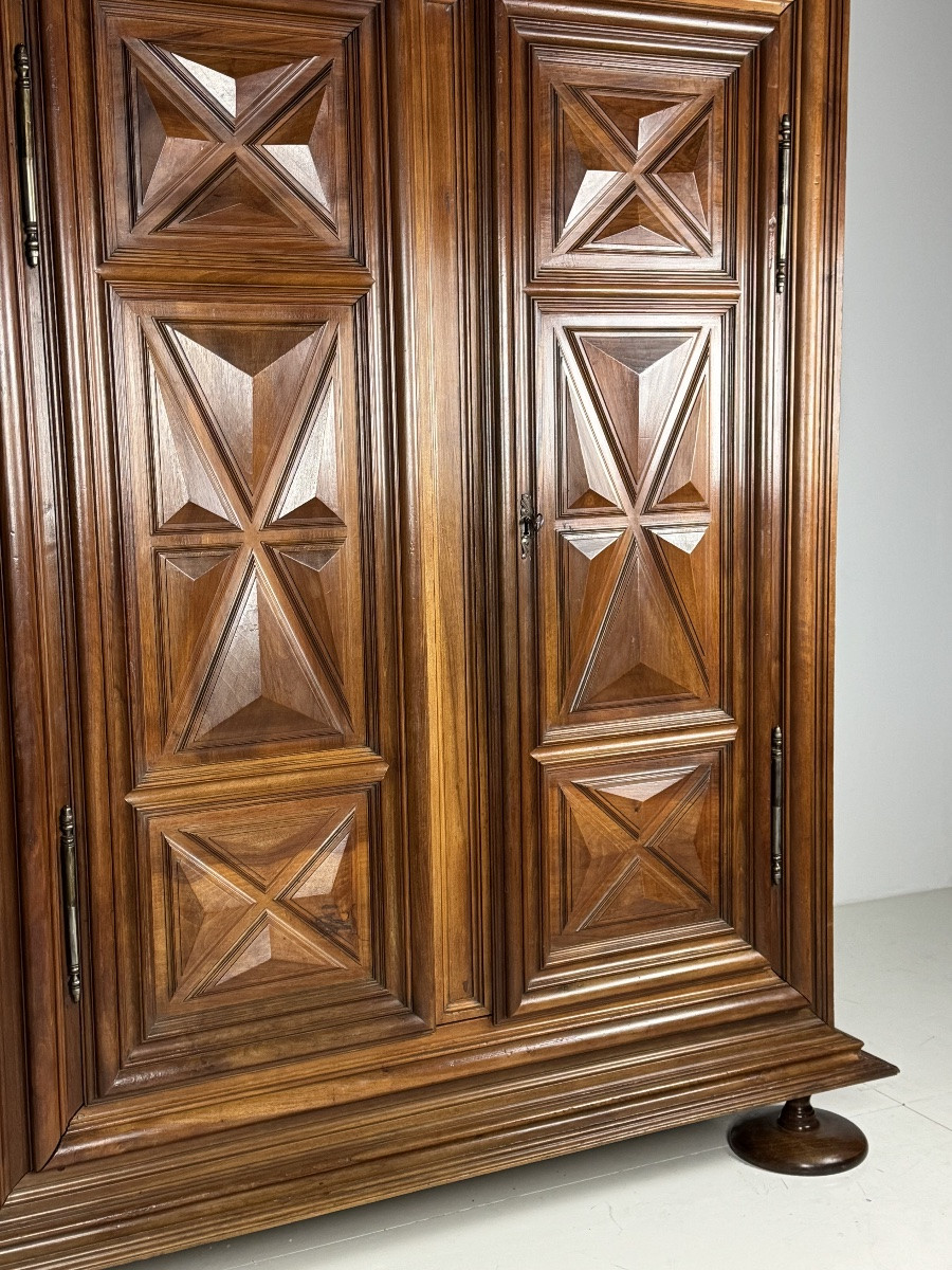 Cabinet géométrique en noyer de Bourgogne 1700-photo-4