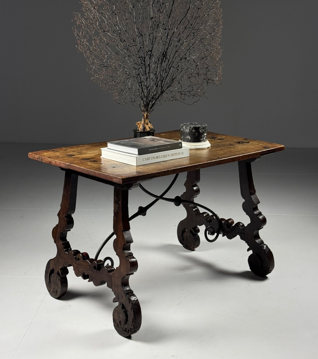 Table espagnole du XVIIIe siècle