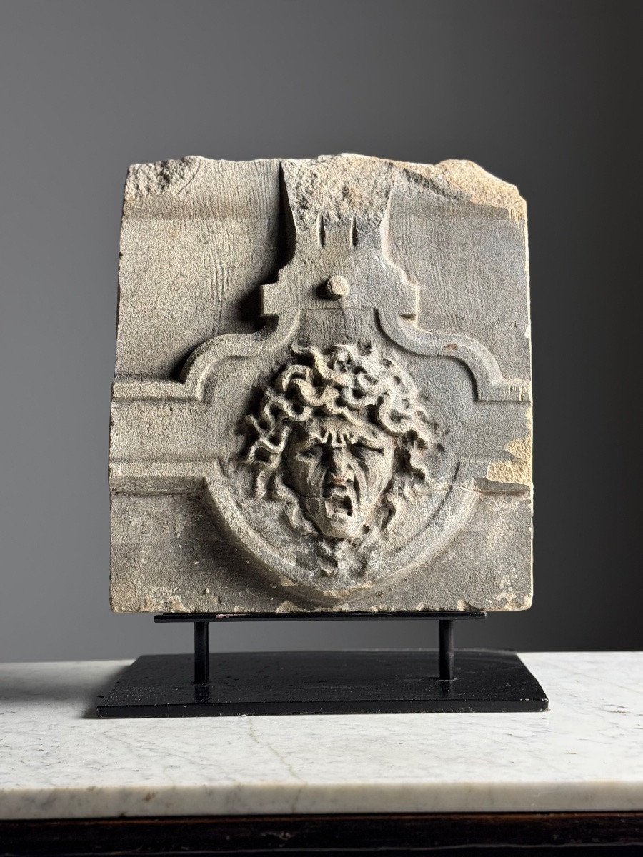 Fragment Of Hand-carved Stone From The 18th Century: Medusa-photo-1