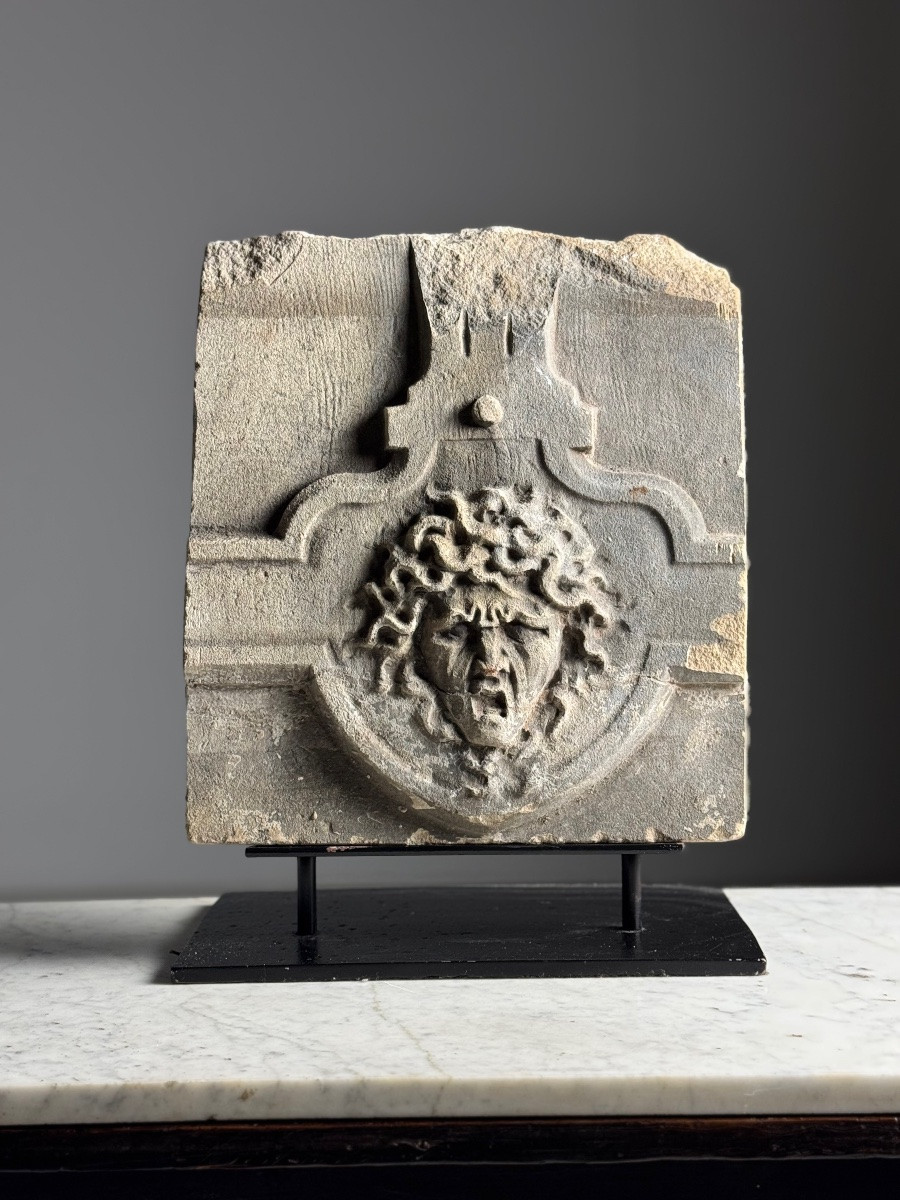 Fragment Of Hand-carved Stone From The 18th Century: Medusa-photo-8