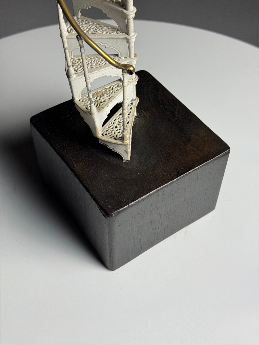 Escalier hélicoïdal architectural Modèle d'escalier-photo-3