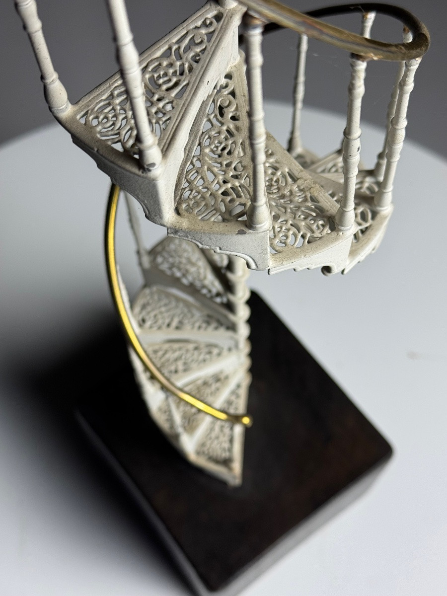 Escalier hélicoïdal architectural Modèle d'escalier-photo-3