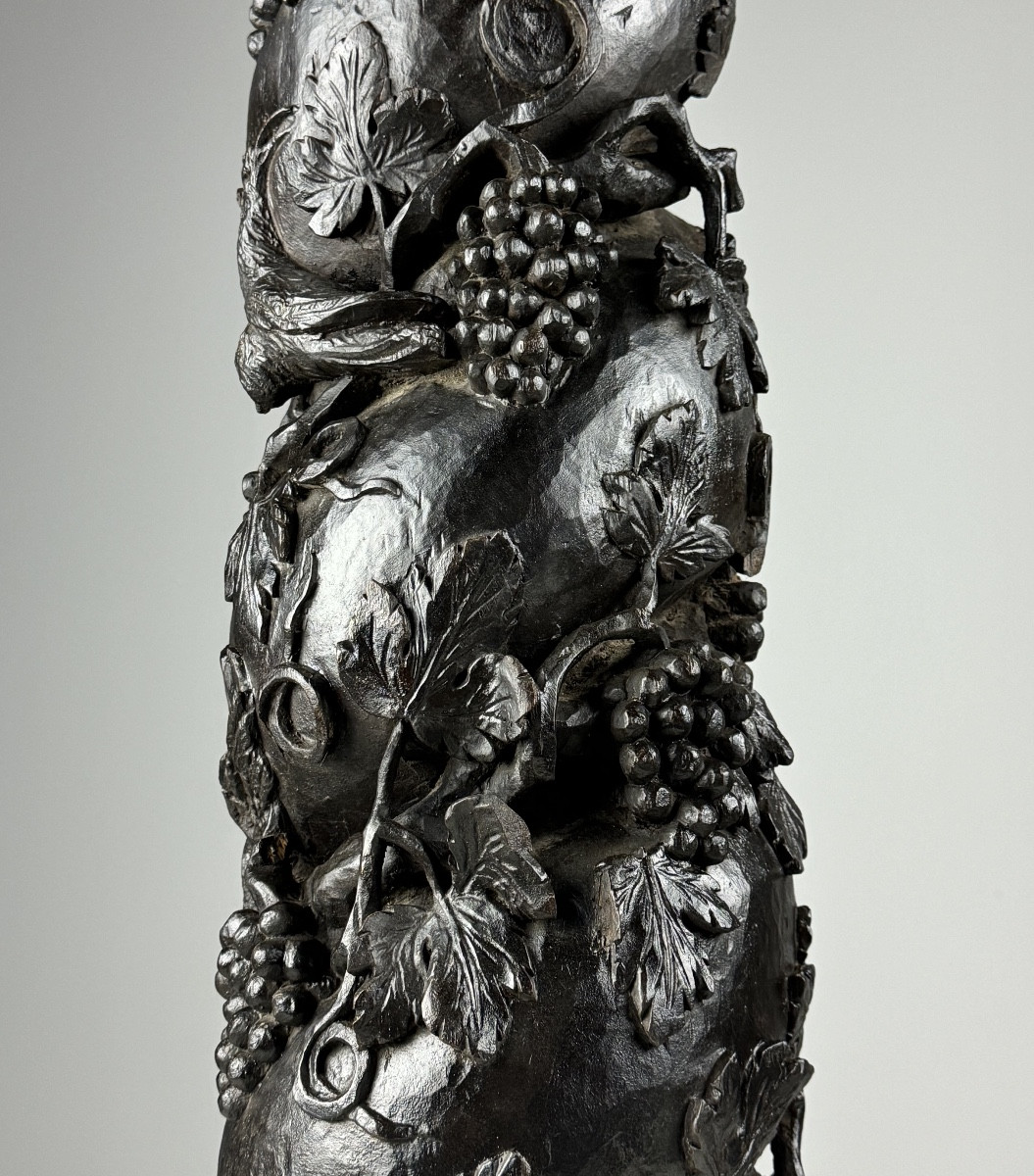 Colonne Sculptée à La Main Au 18e Siècle