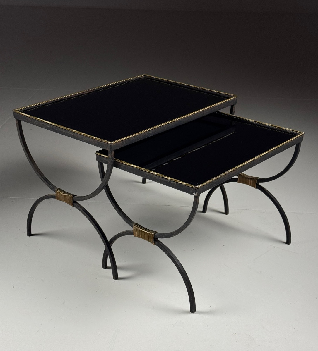 Tables gigognes vintage en verre noir