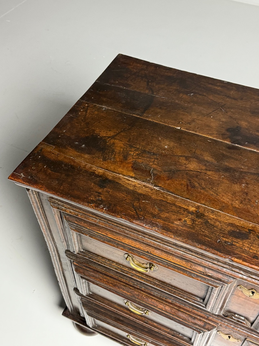 Commode anglaise du XVIIe siècle en chêne-photo-3