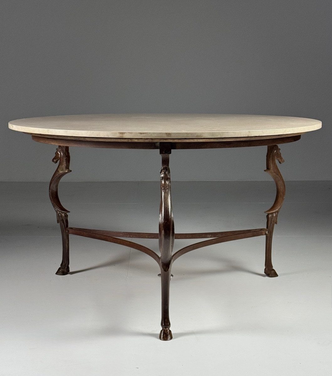 Table à manger vintage avec plateau en marbre et hippocampes