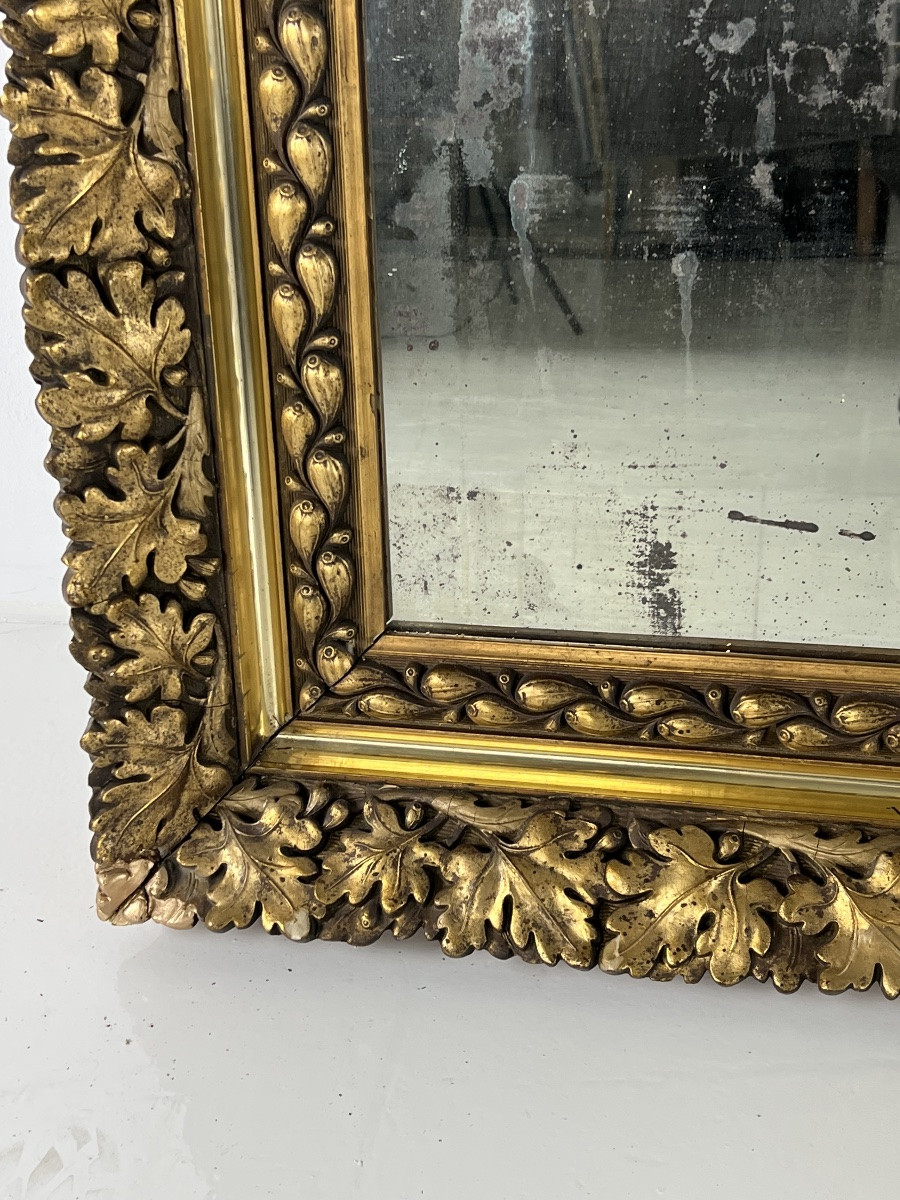 Miroir datant d'environ 1890-1900 avec un riche cadre orné de figues et de feuilles-photo-1
