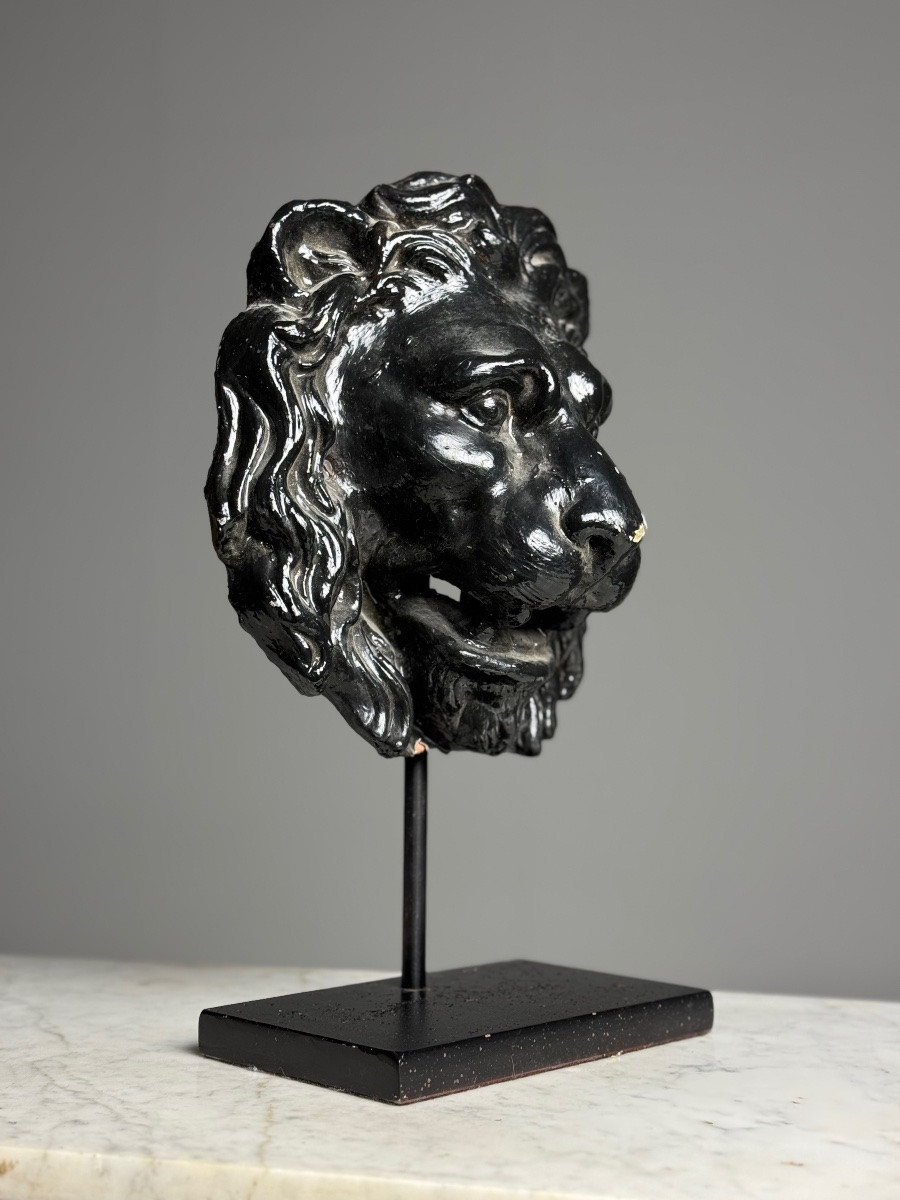 Lion Fountain Mask On A Pedestal-photo-3