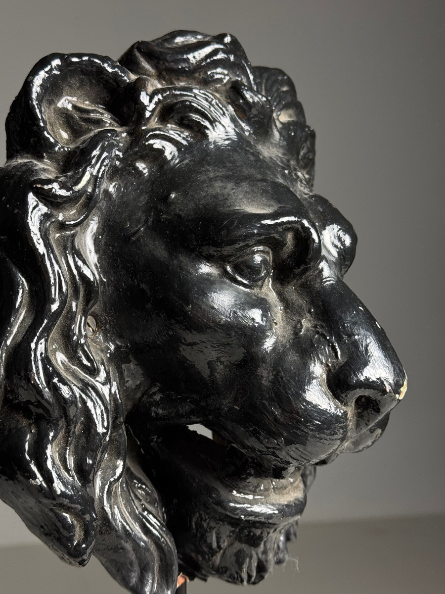 Lion Fountain Mask On A Pedestal-photo-4