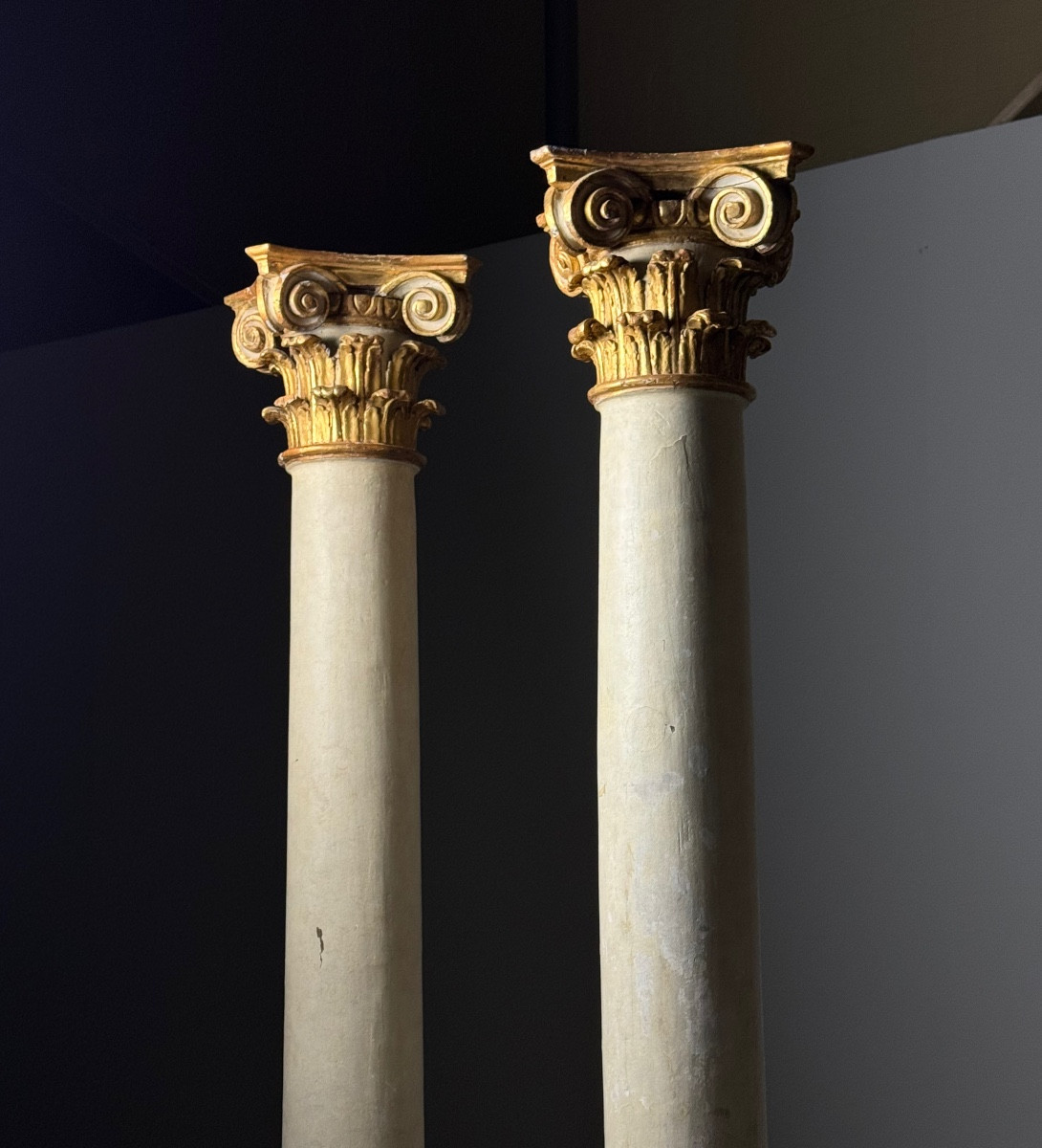 18th-century Columns With Gilded Capitals