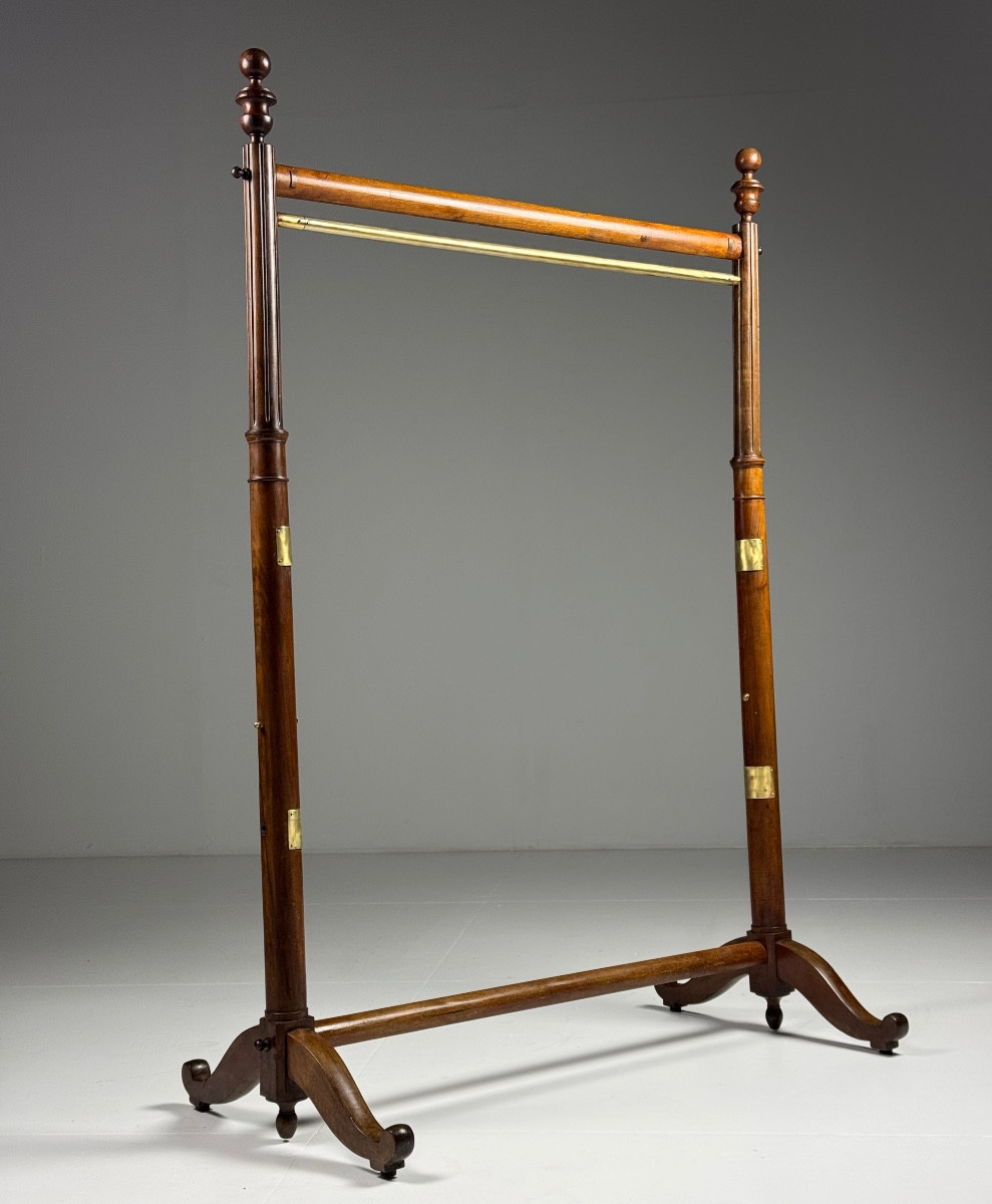 Cintre à vêtements français du XIXe siècle en acajou