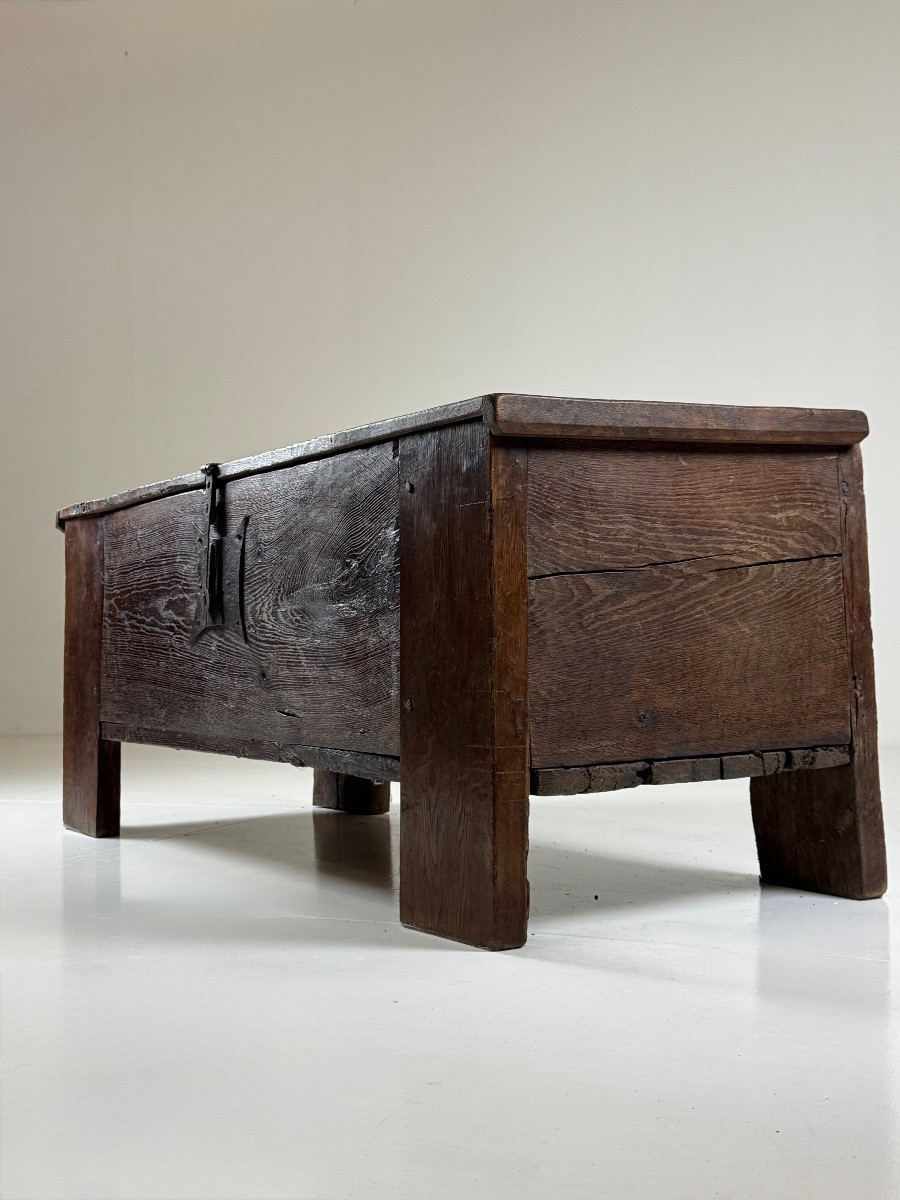 17th-century Stollentruhe Chest-photo-3