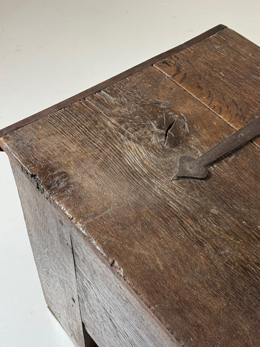 17th-century Stollentruhe Chest-photo-1
