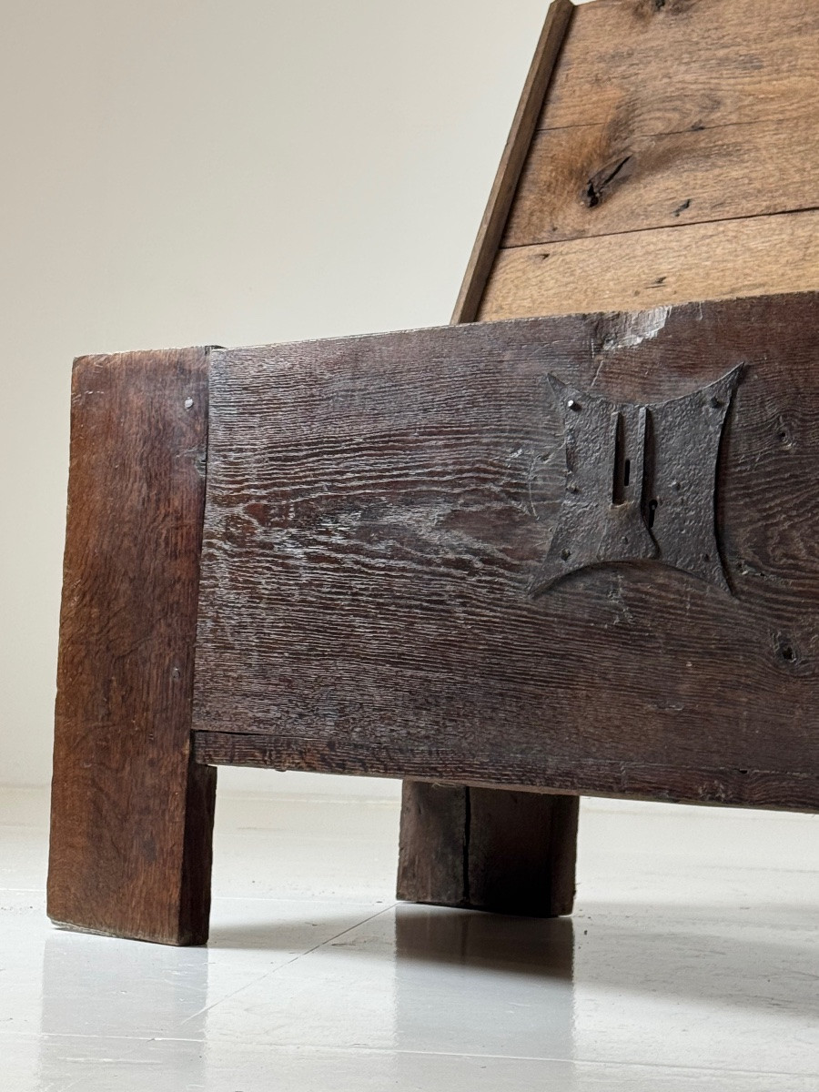 17th-century Stollentruhe Chest-photo-7