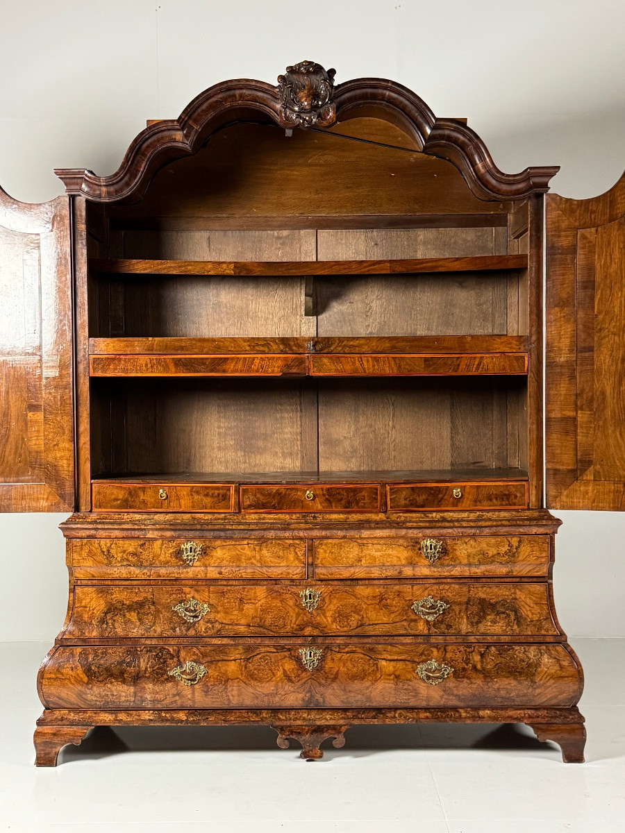 Buffet en ronce de noyer Hollandais vers 1740-photo-3