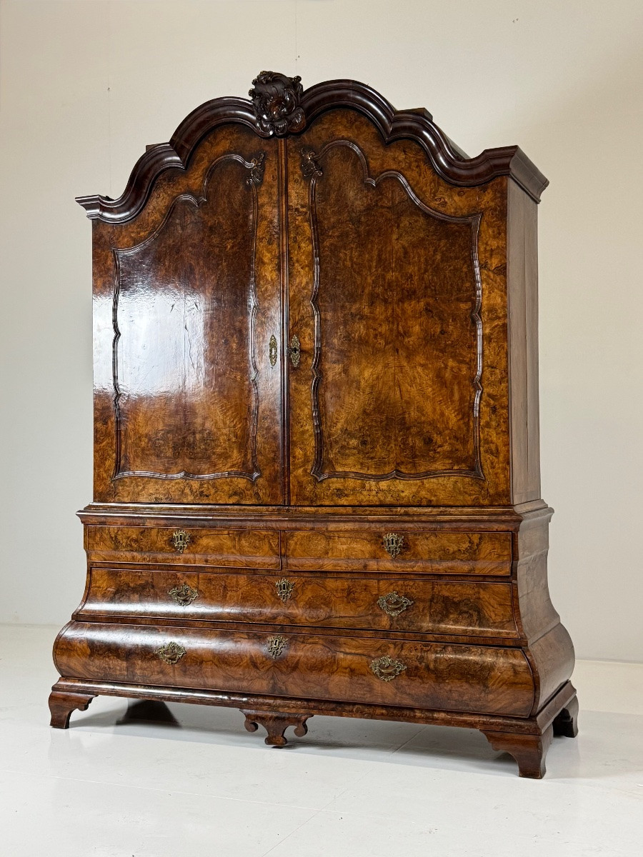 Buffet en ronce de noyer Hollandais vers 1740-photo-8