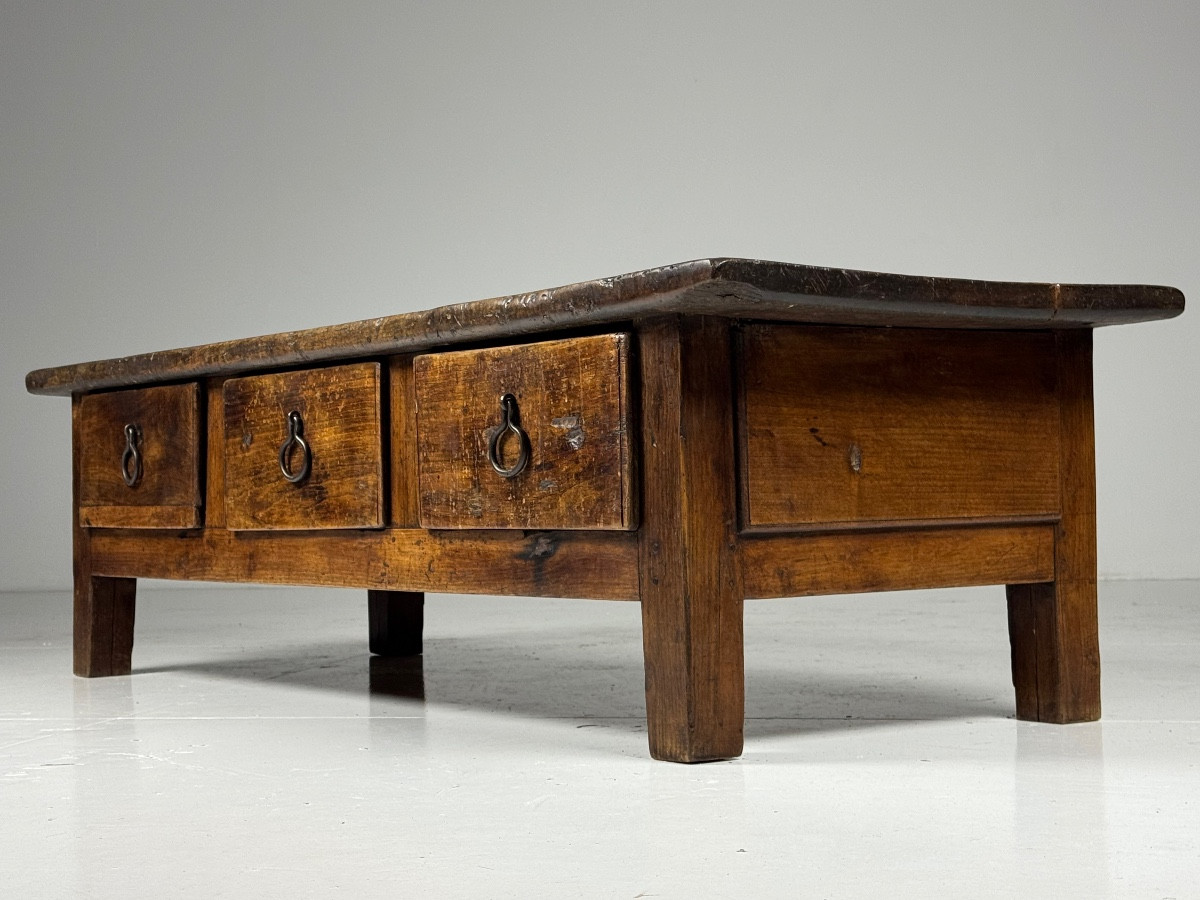 Table basse espagnole du XVIIIe siècle