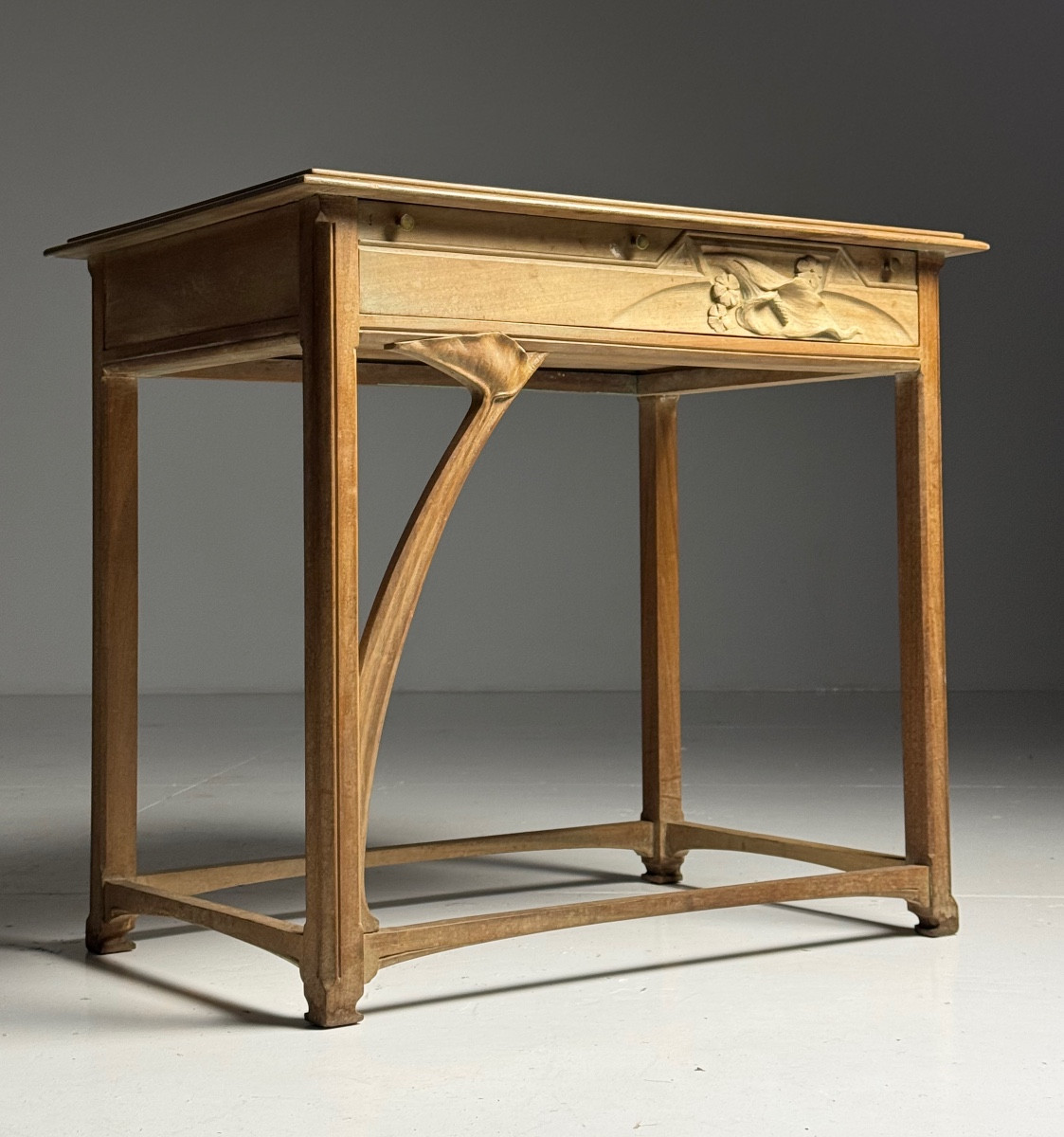 Table d'appoint Art nouveau, début du XXe siècle