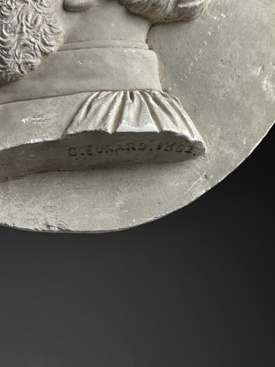 Médaillon en plâtre du XIXe siècle-photo-2