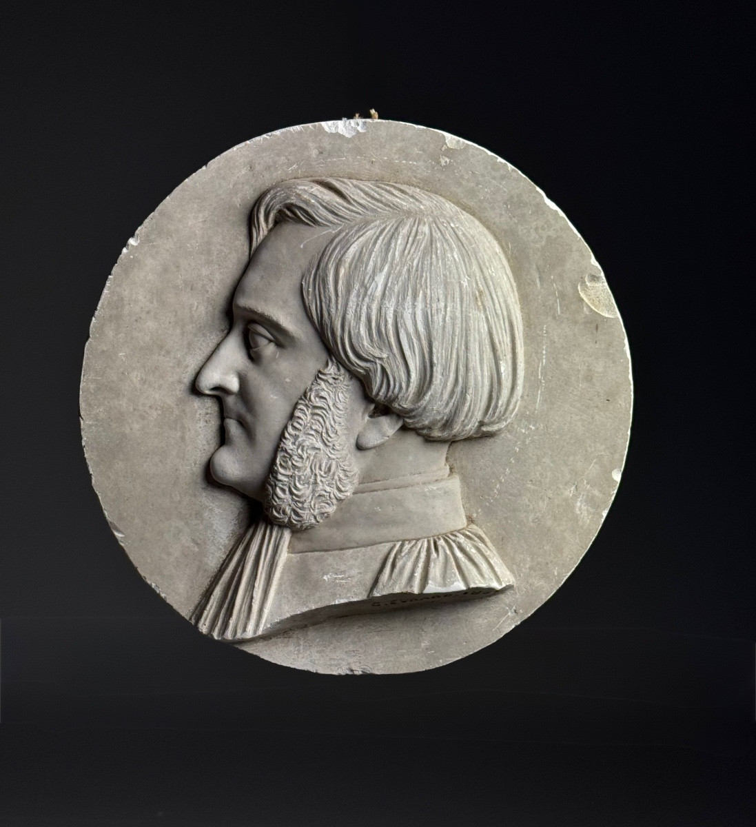 Médaillon en plâtre du XIXe siècle