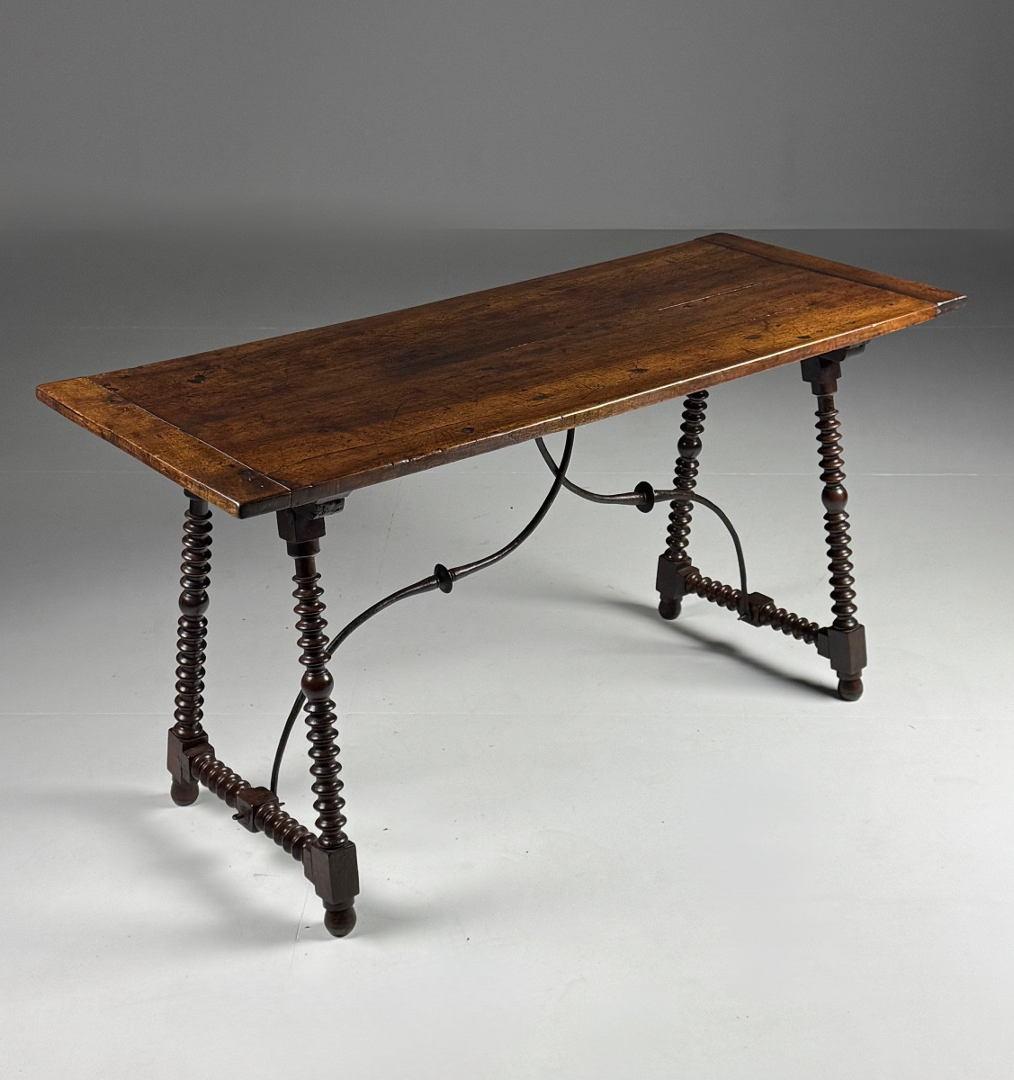 Table espagnole du XVIIIe siècle