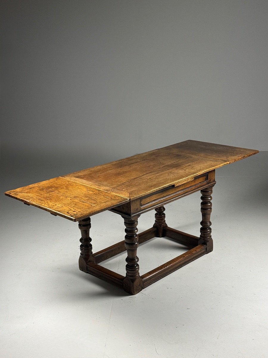 English Extensible Table, Circa 1700-photo-2