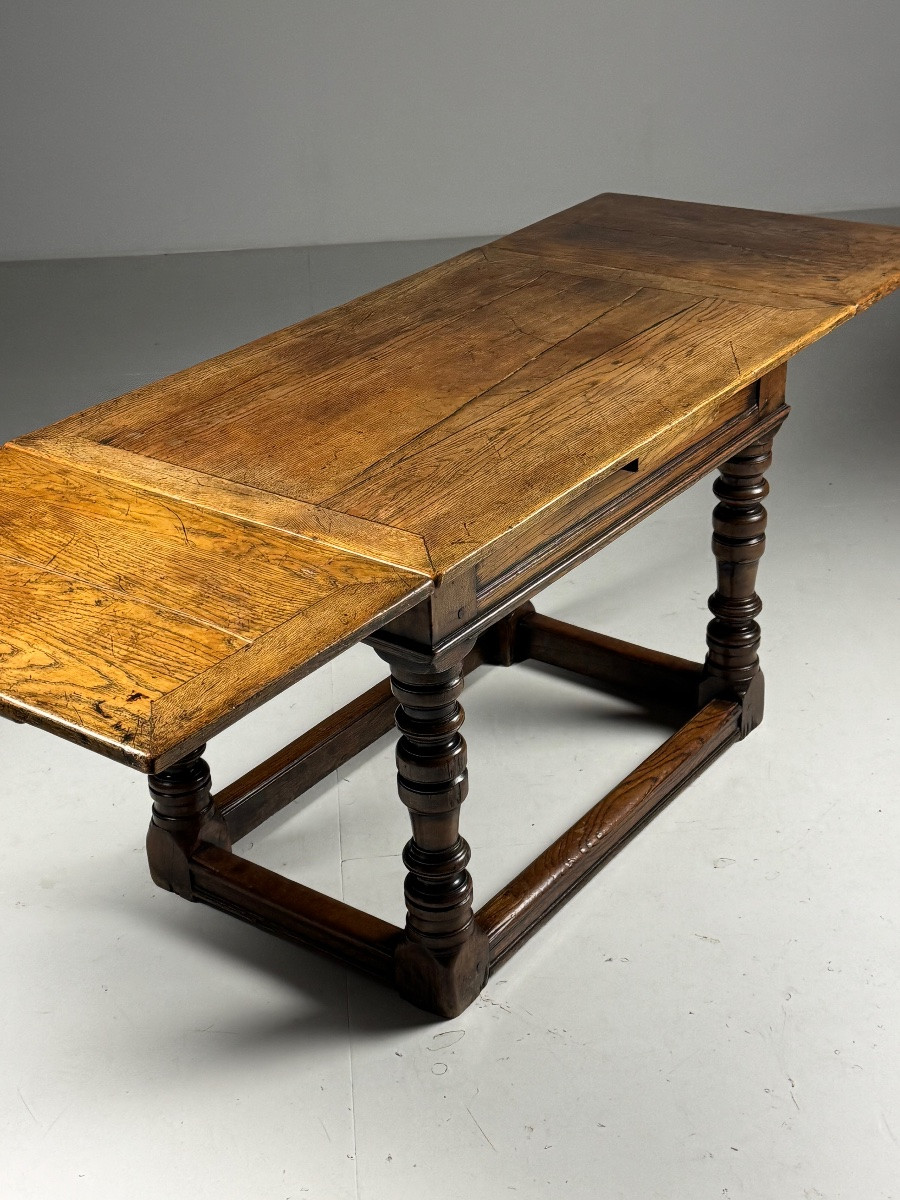English Extensible Table, Circa 1700-photo-4