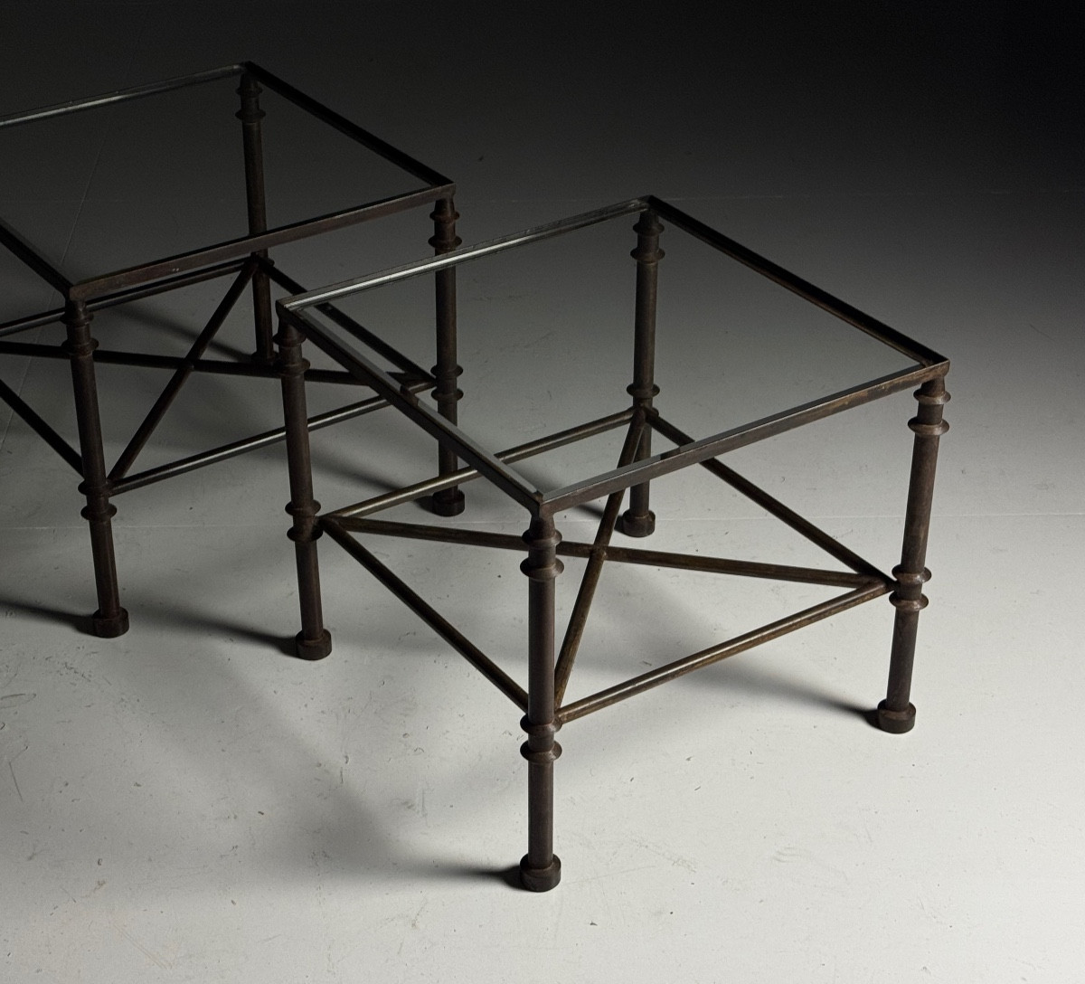 Lot de 2 tables d'appoint vintage en métal