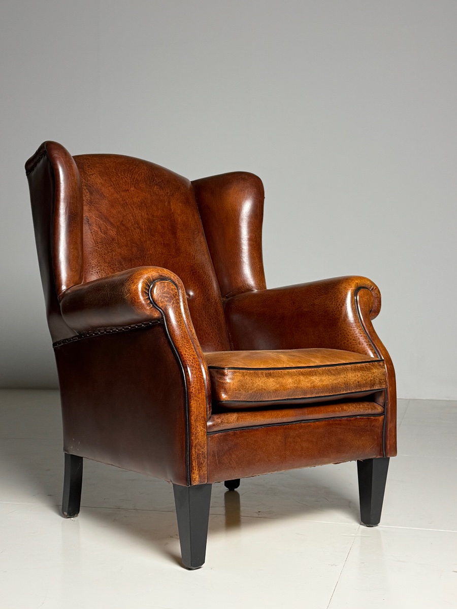 Fauteuil à oreilles en cuir de mouton