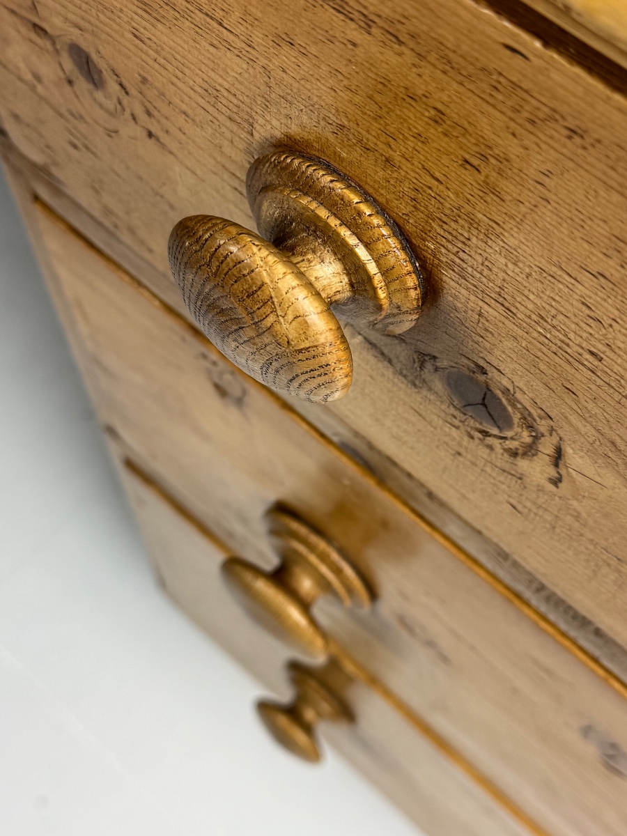 Commode en pin anglais du XIXe siècle-photo-2