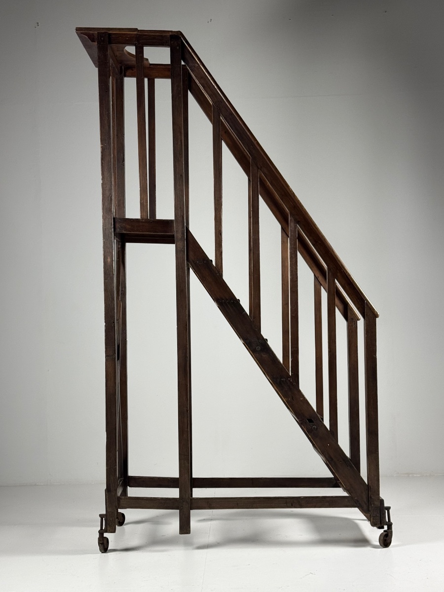 Escalier de bibliothèque ancien, vers 1900-photo-2