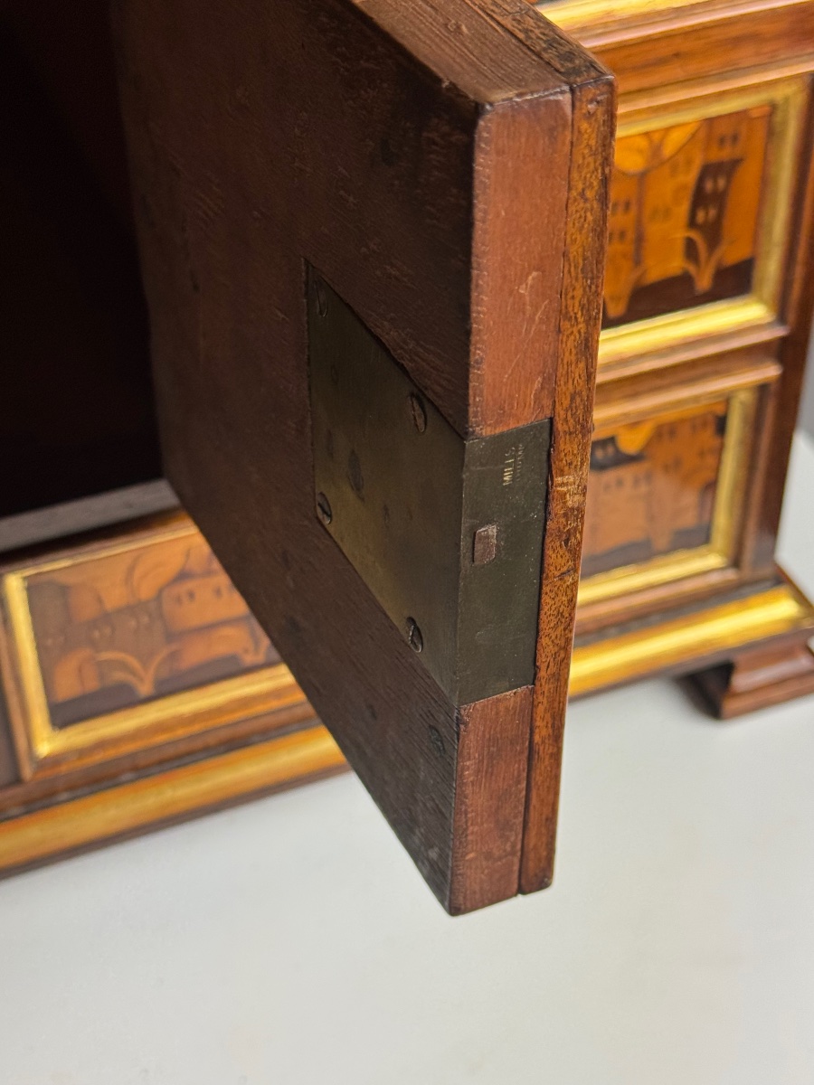 Small 18th-century German Art Cabinet-photo-5