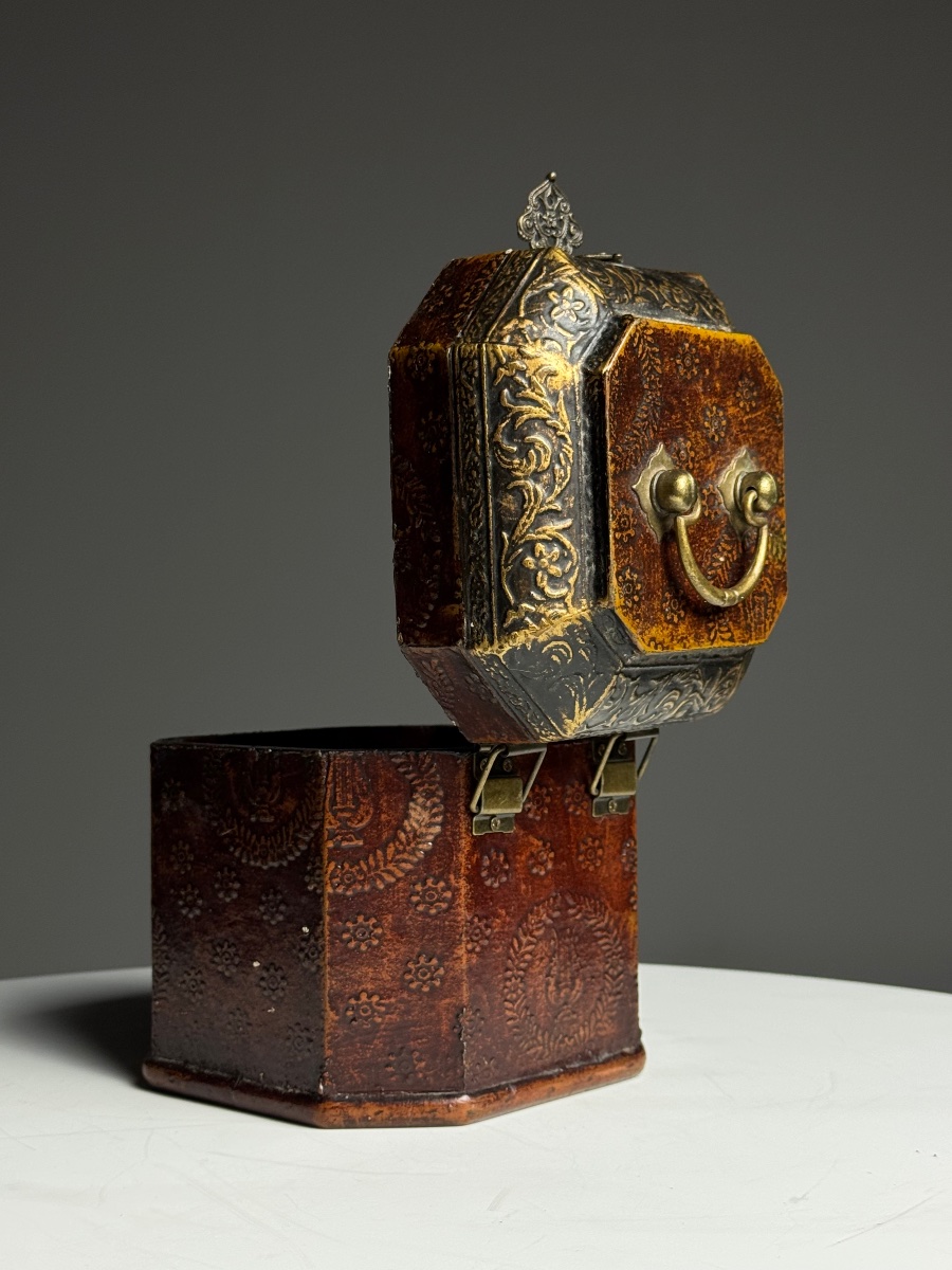 Small Leather Box From The 20th Century-photo-2