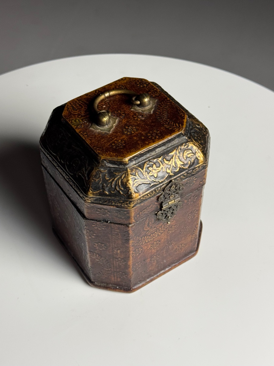 Small Leather Box From The 20th Century-photo-3