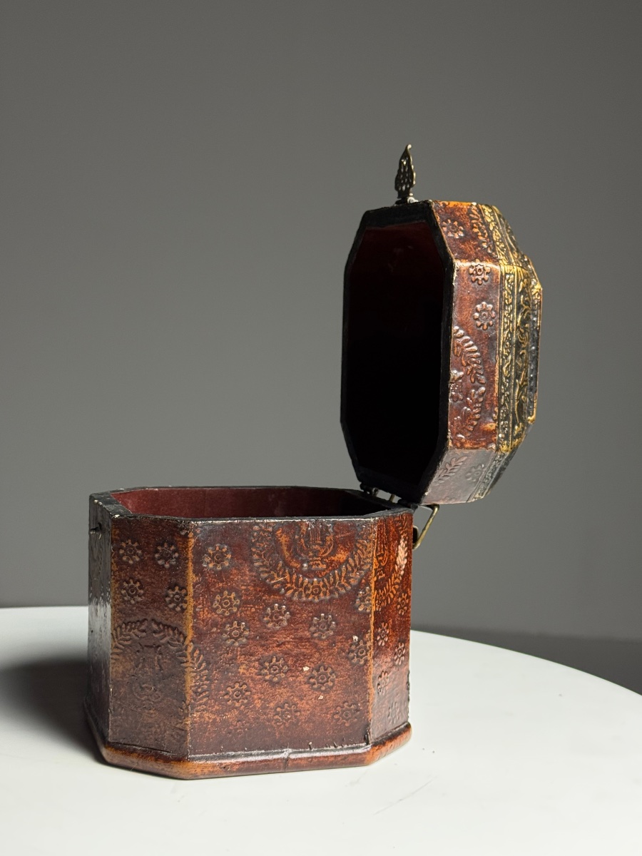 Small Leather Box From The 20th Century-photo-2