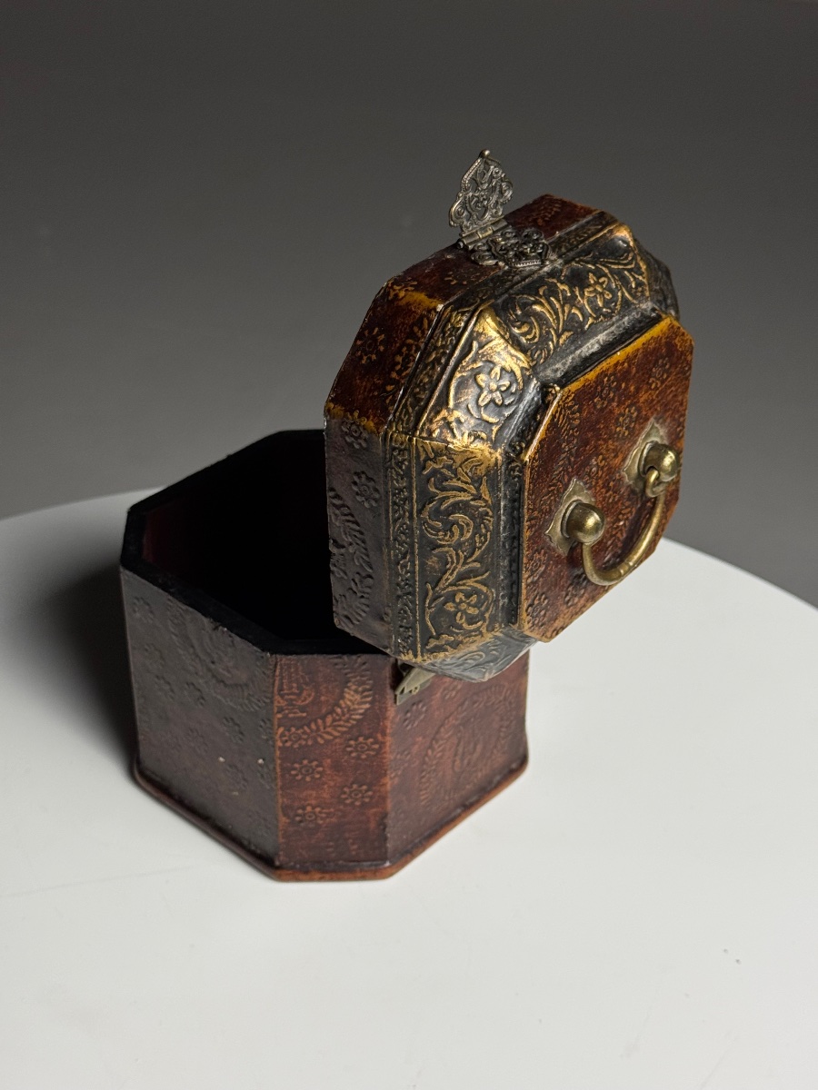 Small Leather Box From The 20th Century