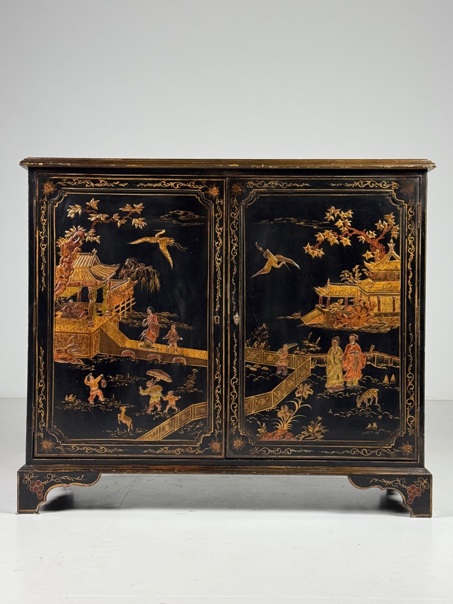 Petit meuble laqué de style chinoiserie, XXe siècle