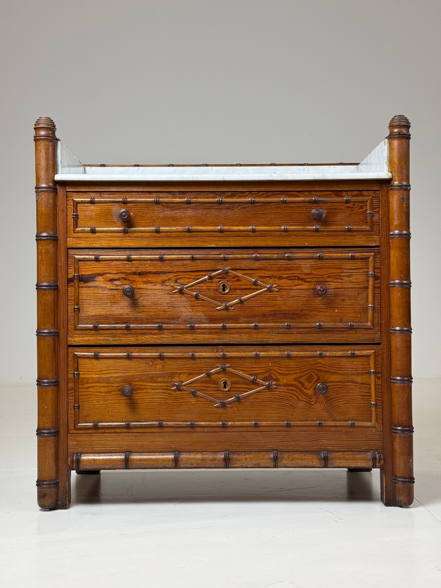Faux Bamboo commode vers 1900