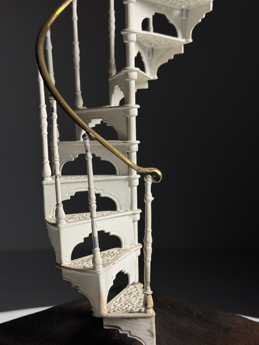 Model Of A Metal Spiral Staircase-photo-2