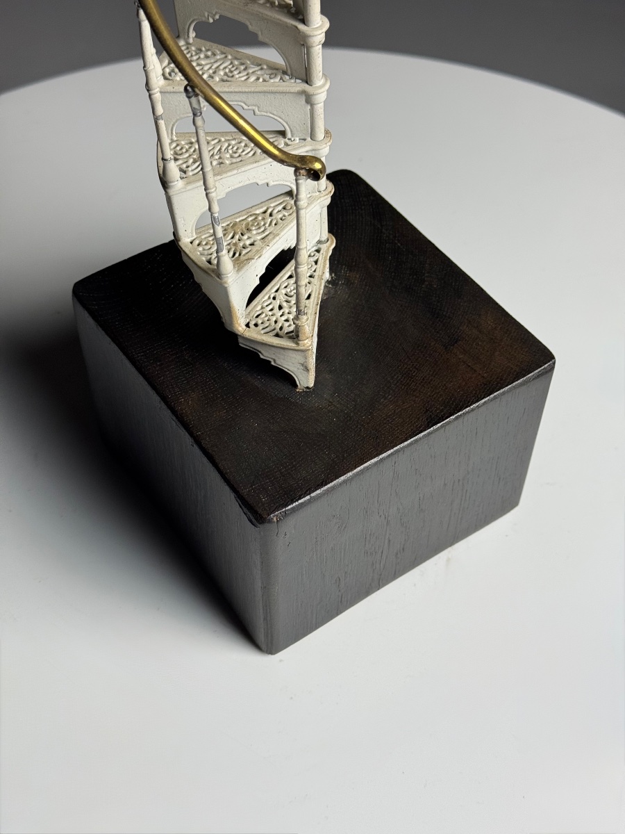 Model Of A Metal Spiral Staircase-photo-3