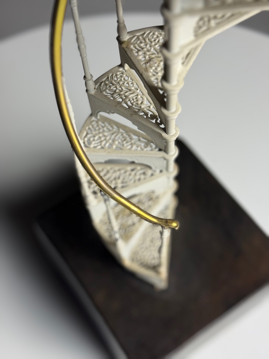 Model Of A Metal Spiral Staircase-photo-4